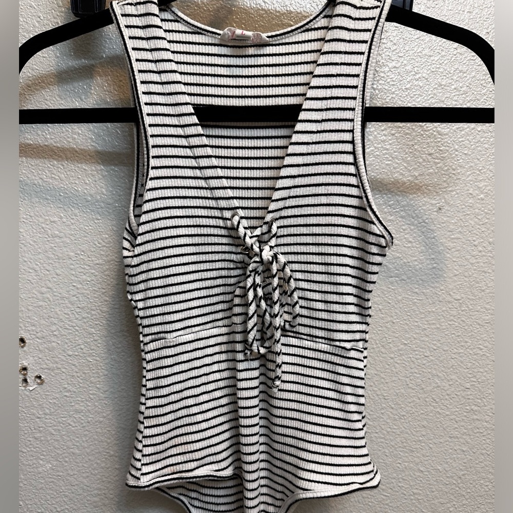 A’gaci Sleeveless, Tie-Front Bodysuit